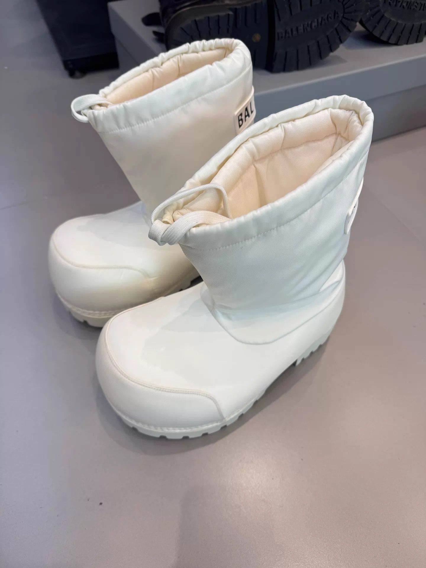 Balenciaga Balenciaga Alaska FW24 SKIWEAR women's white snow boots New Size US 5.5 / IT 35.5 - 1 Thumbnail