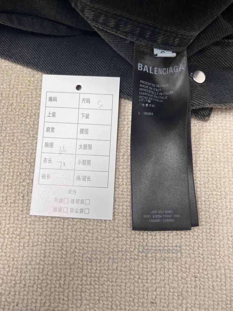 Balenciaga Balenciaga Spray Paint Effect Logo Denim Jacket Size US S / EU 44-46 / 1 - 4 Thumbnail