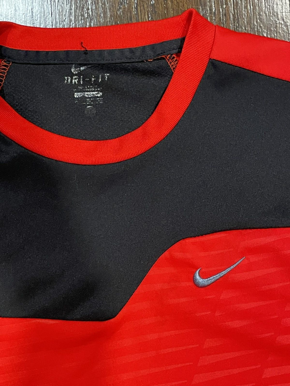 Nike Nike red and black Dri-Fit short sleeve shirt Size US L / EU 52-54 / 3 - 3 Thumbnail
