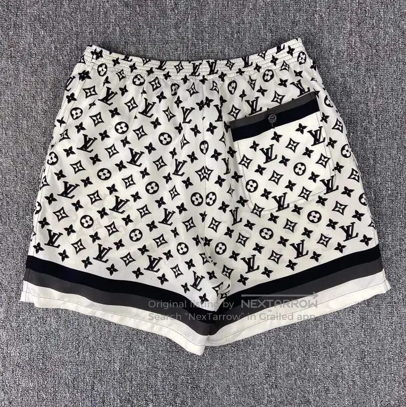 Louis Vuitton Louis Vuitton White Silk Women's Shorts . Size 23" - 2 Thumbnail