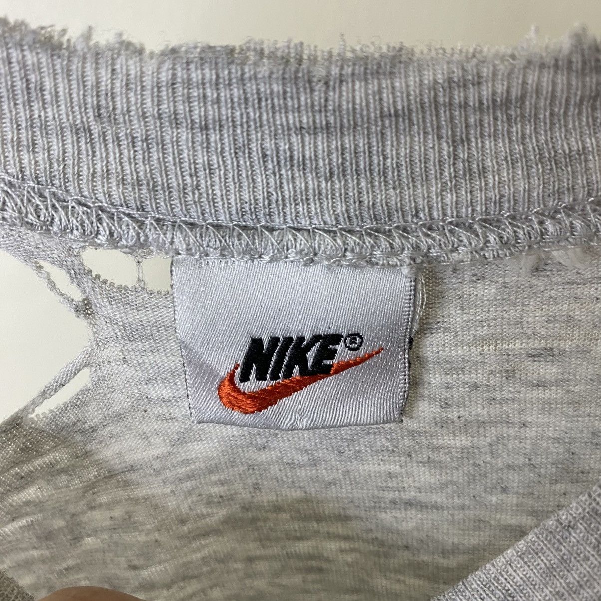 Nike Vintage 90s Nike Big Logo Distressed T Shirt Size US L / EU 52-54 / 3 - 4 Thumbnail