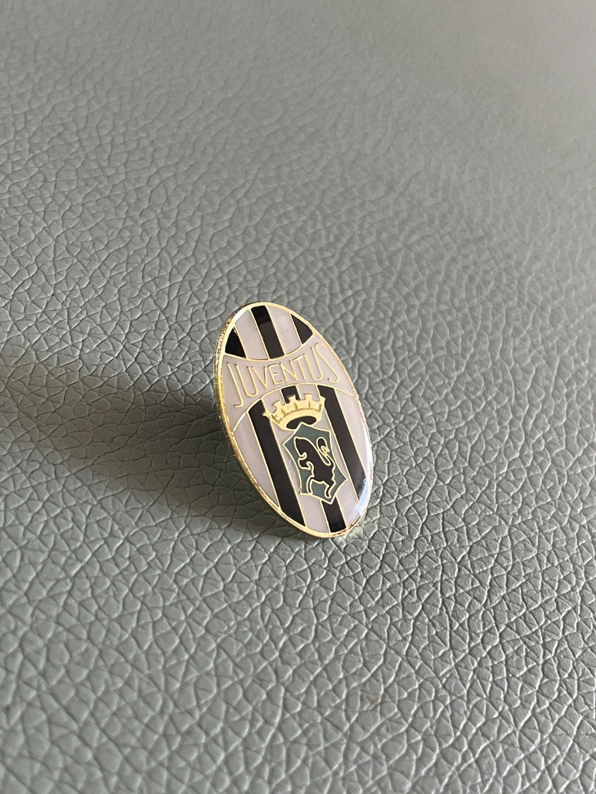 Vintage Juventus logo vintage pin Size ONE SIZE - 2 Thumbnail