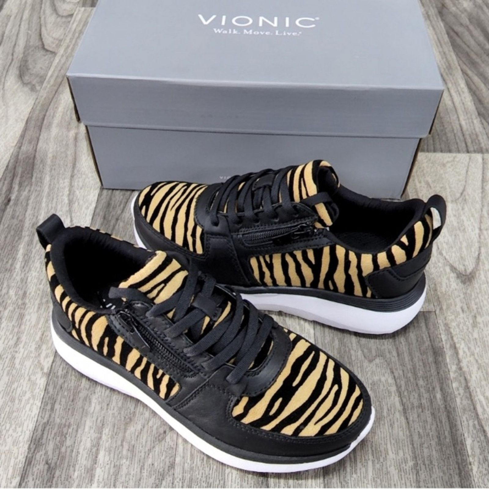 NEW! VIONIC Delmar Remi Tiger Sneakers Size 5 Black/Tan