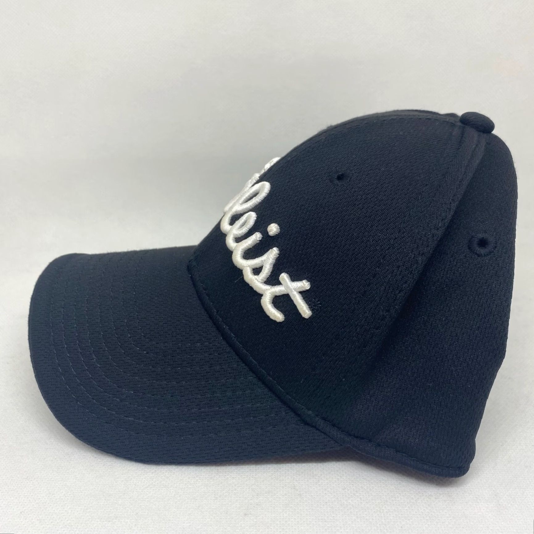 Titleist Titleist Golf Hat Fitted Medium/Large Black White Script *Course Logo* Stretch Unisex Adults M Black Golf Hat Size ONE SIZE - 4 Thumbnail