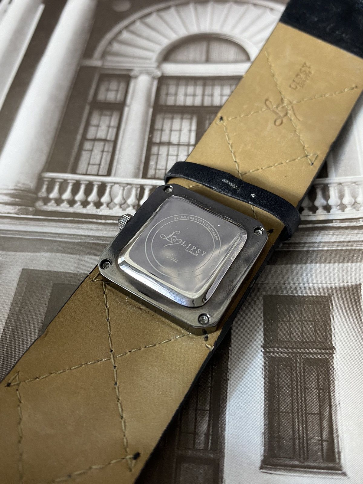 Japanese Brand Vintage Lipsy London Watch on Wide Strap Size ONE SIZE - 12 Thumbnail