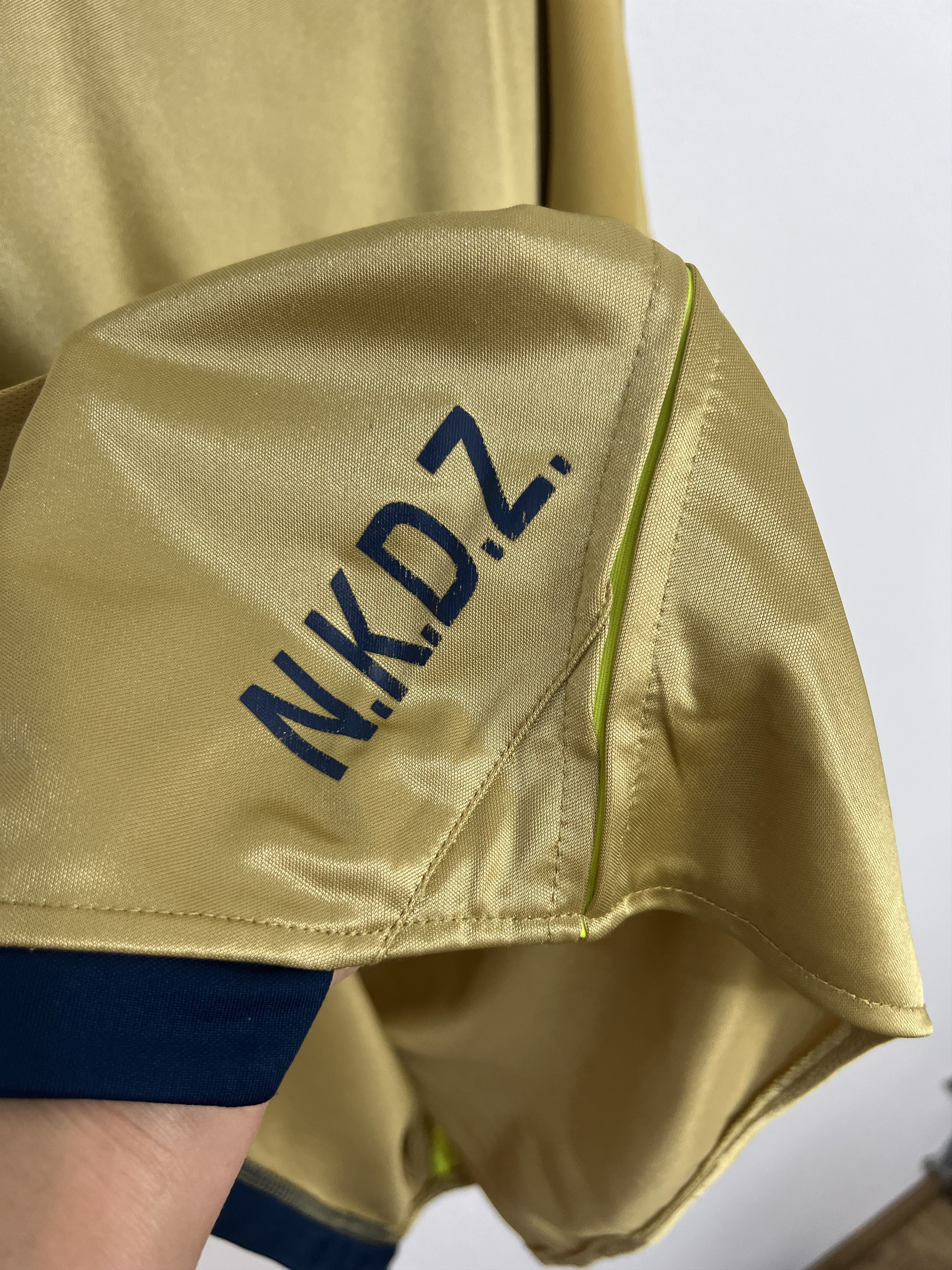 Diadora Dinamo Zagreb 2010 Away Football Shirt Soccer Diadora Mens Size US XL / EU 56 / 4 - 7 Thumbnail