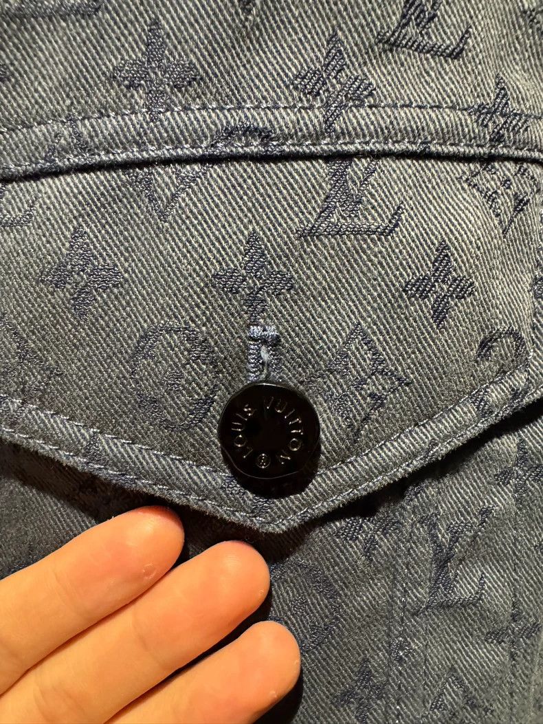 Louis Vuitton LOUIS VUITTON Logo Full Print Single Breasted Casual Long S Size US L / EU 52-54 / 3 - 2 Thumbnail