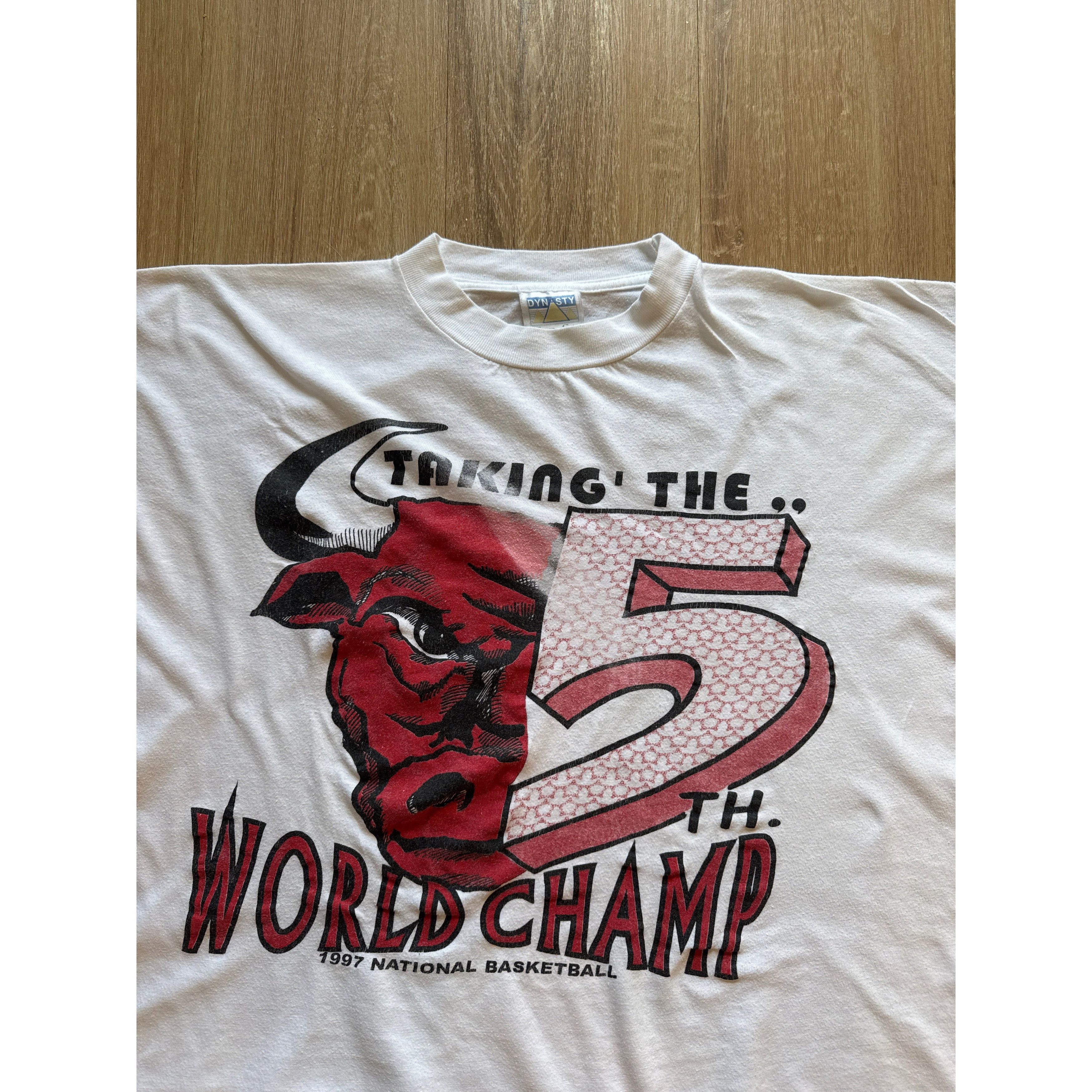 Vintage Vintage 1997 Chicago Bulls Taking The 5th World Championship Size US XL / EU 56 / 4 - 2 Thumbnail