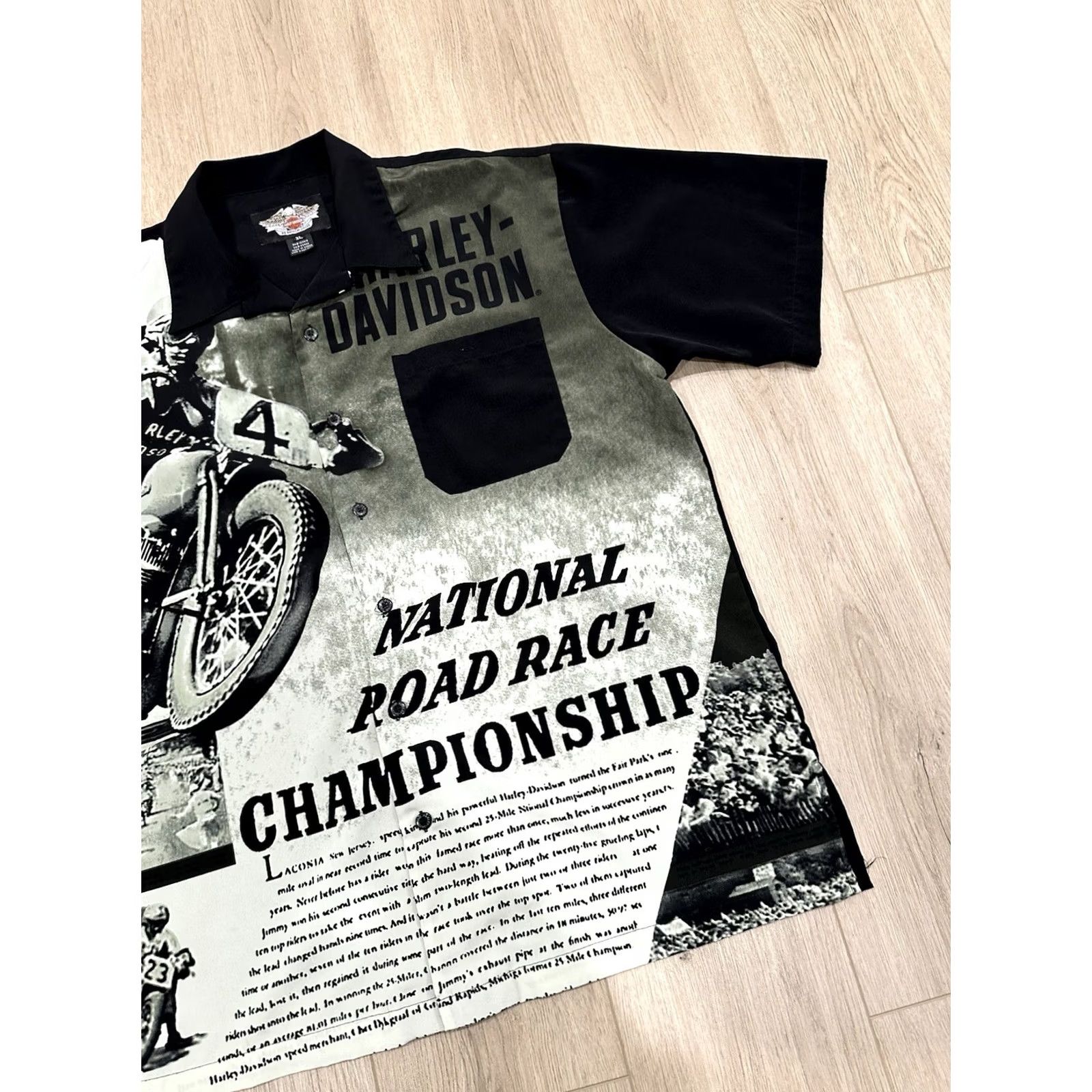 Harley Davidson VINTAGE Harley-Davidson National Road Race Champion Button-Down Shirt XL Black & White Motorcycle Pattern Men Short Sleeve Button-Up Size US XL / EU 56 / 4 - 2 Thumbnail