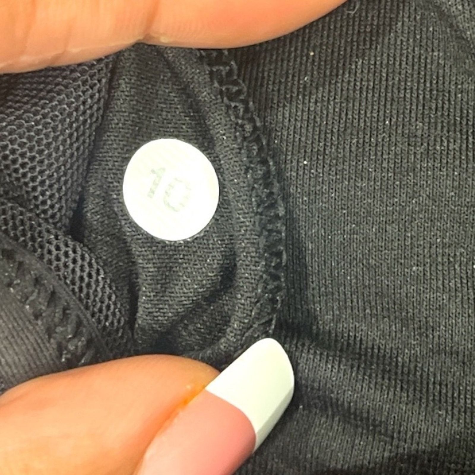 Lululemon LULULEMON W Minimalist Tank Black with Built In Bra Sz 10 Size L / US 10 / IT 46 - 9 Thumbnail