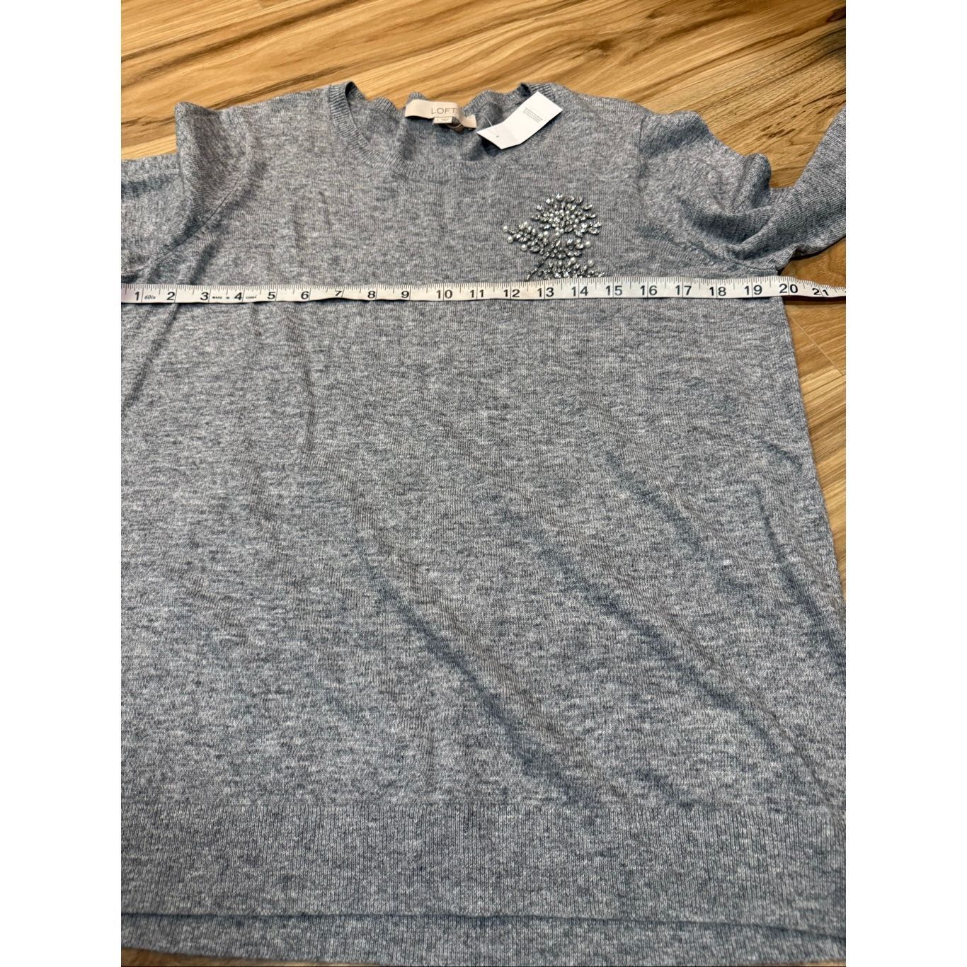 Loft LOFT NWT grey crew neck sweater with a crystal floral embell Size L / US 10 / IT 46 - 7 Thumbnail