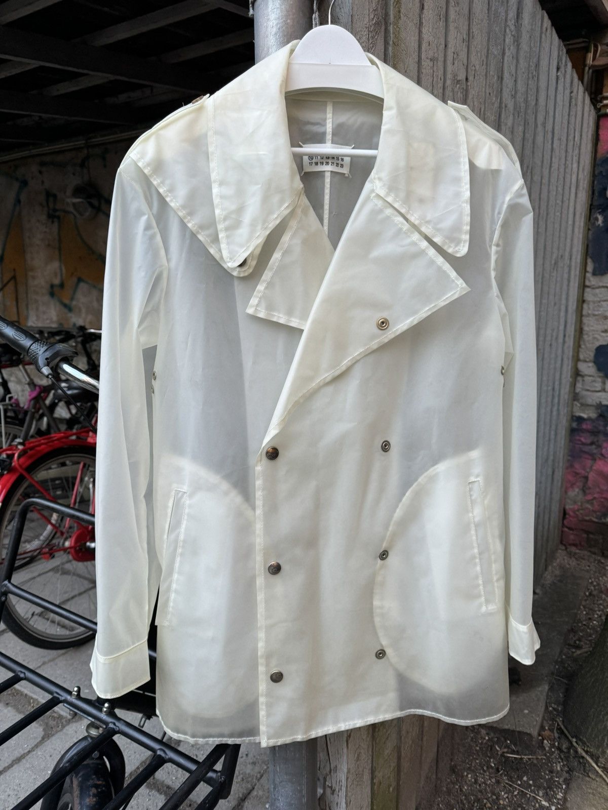 【関税＆送料込み】Maison Margiela Rainwears Maison Margiela / Waxed rubber hooded windbreaker (ice
