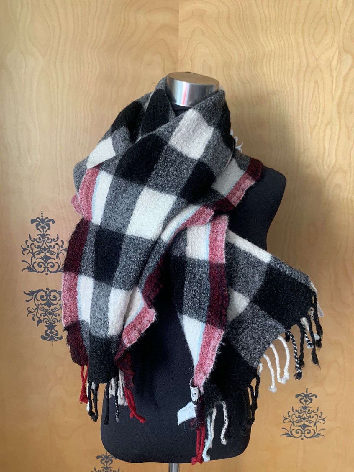 Aritzia × Designer × TNA TNA 100% Wool Scarf in Plaid Print Size ONE SIZE - 13 Thumbnail