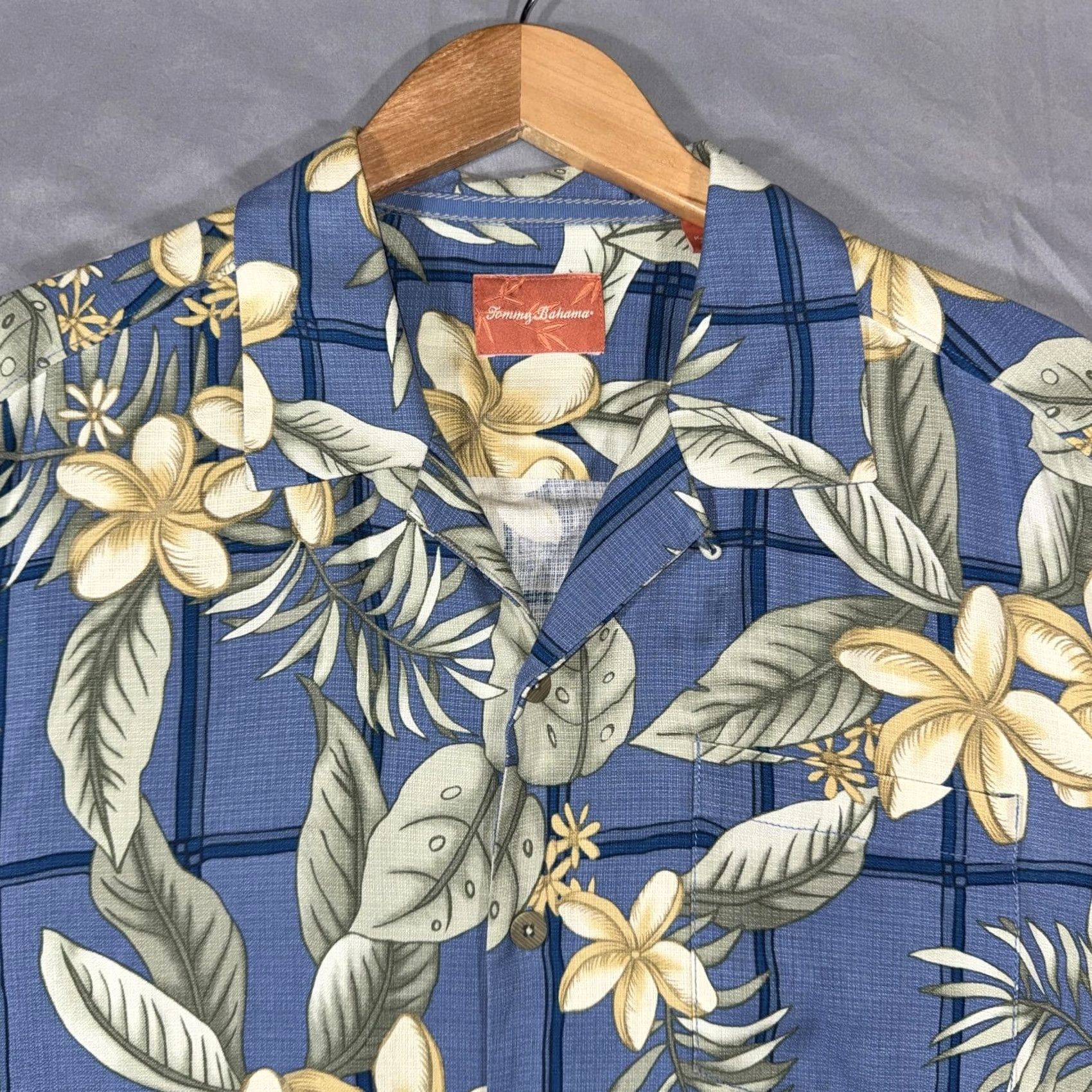 Tommy Bahama Tommy Bahama Shirt Mens Large Blue Silk Hawaiian Short Sleeve Button Front Size US L / EU 52-54 / 3 - 5 Thumbnail