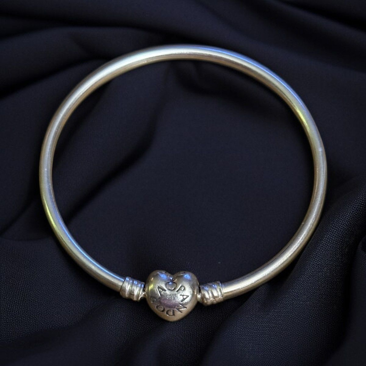 pandora Pandora Moments 925 silver logo heart clasp bangle bracelet Size ONE SIZE - 1 Thumbnail