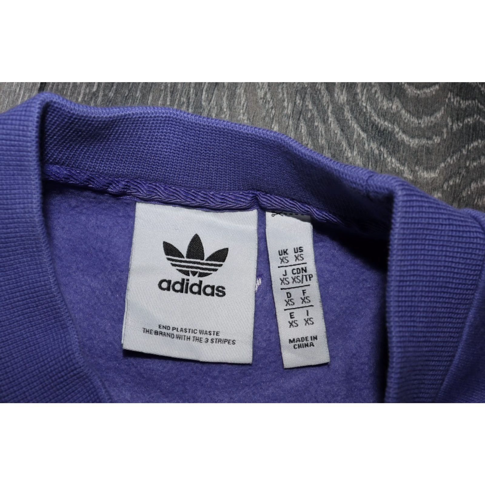 Adidas ADIDAS ORIGINALS MEN'S GRAPHIC CREW NECK SWEATSHIRT PURPLE XS ADULT MEN'S XS PULLOVER SHIRT Logo Knit Pullover Sweatshirt Winter, Spring, Fall Mens Size US XS / EU 42 / 0 - 5 Thumbnail