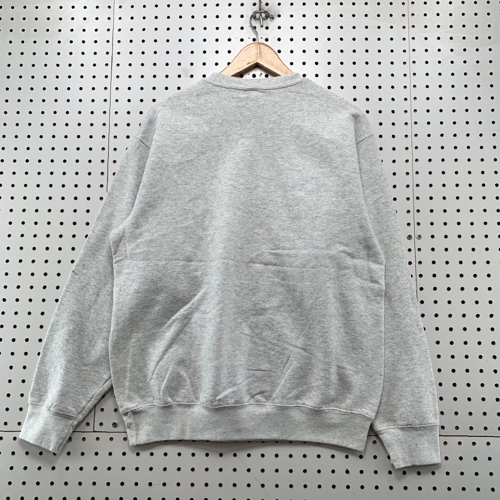 Port & Company VINTAGE Port & Company Chicago Booth University Chicago Sweatshirt Mens Large Gray Fleece Crewneck Size US L / EU 52-54 / 3 - 2 Thumbnail