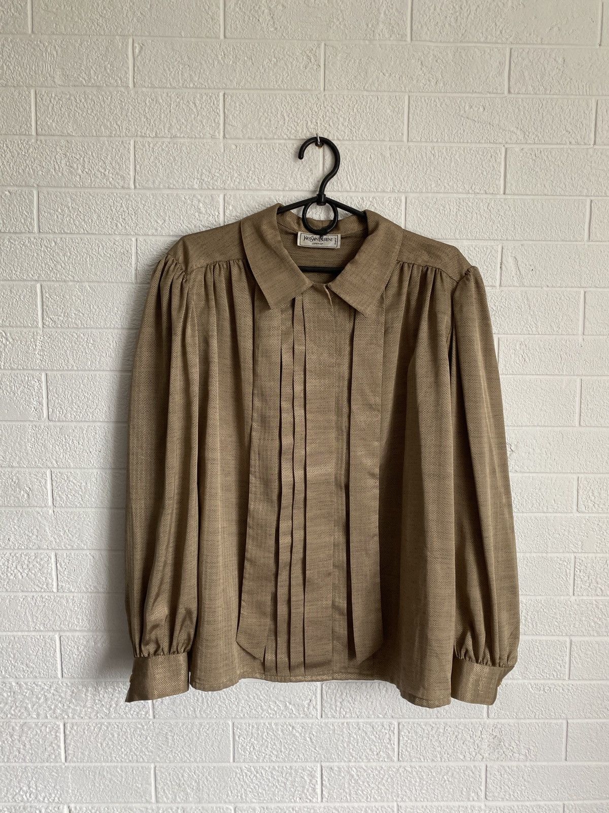 Vintage × Yves Saint Laurent Vintage Yves Saint Laurent Cowear Blouse Polyester Shirt Size M / US 6-8 / IT 42-44 - 4 Thumbnail