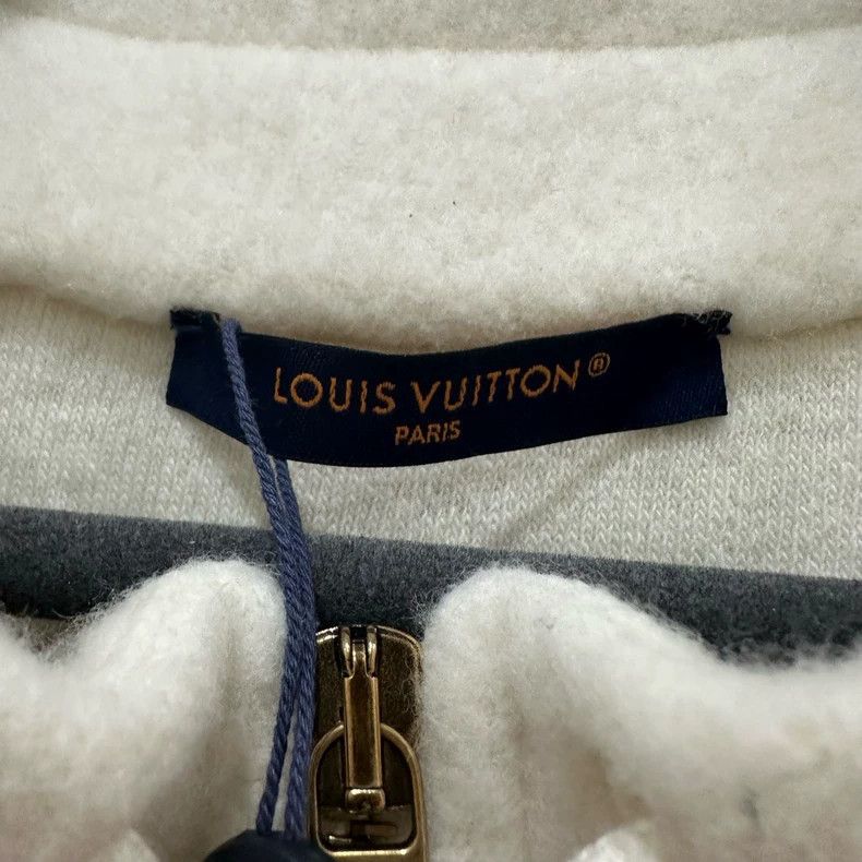 Louis Vuitton Louis Vuitton size 4l Off-white wool logo jacket Size US M / EU 48-50 / 2 - 4 Thumbnail