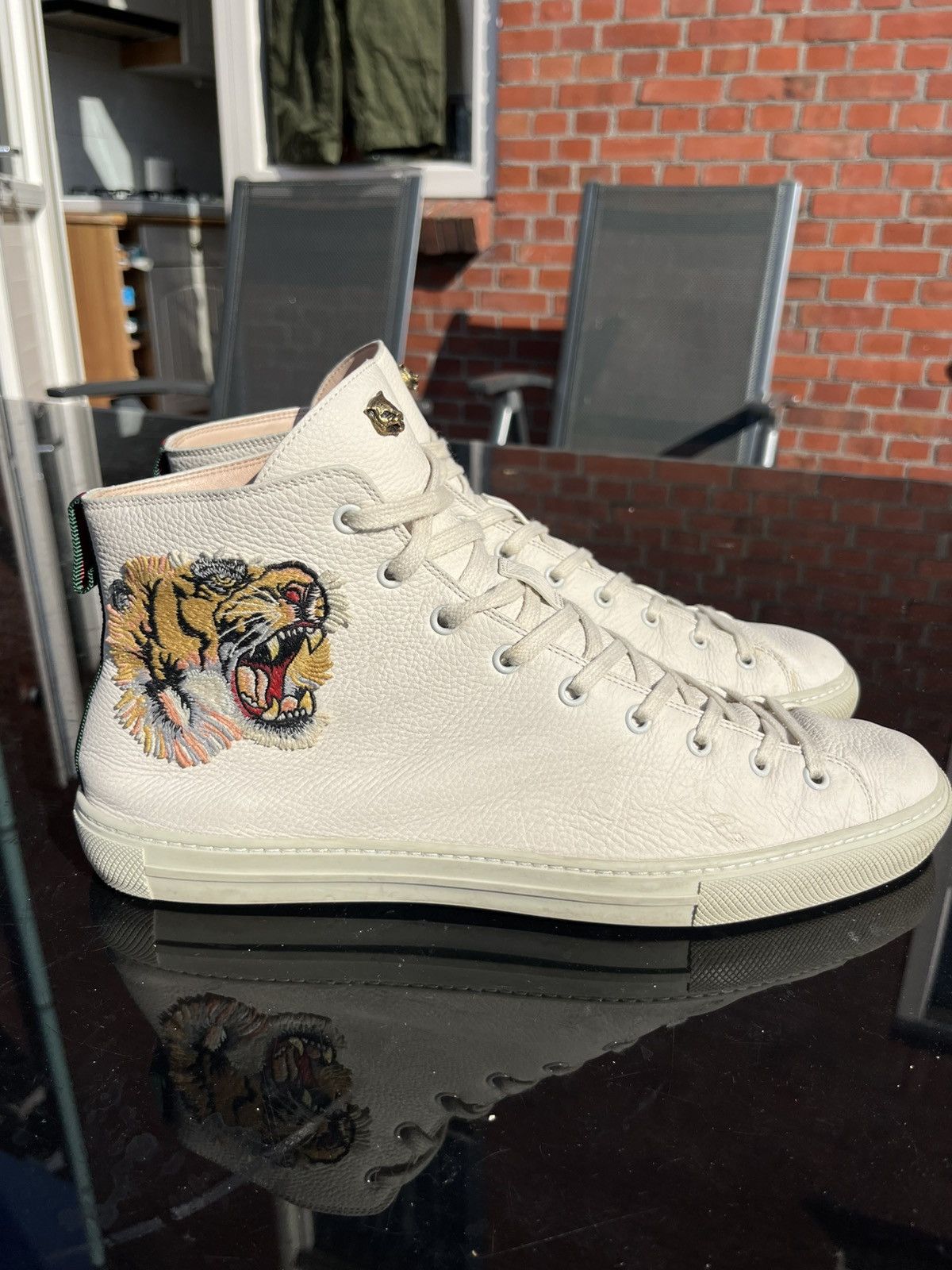 Gucci leather high-top with tiger GUCCI Leather Tiger Patch High Top Sneakers Off White | Luxity main image 2