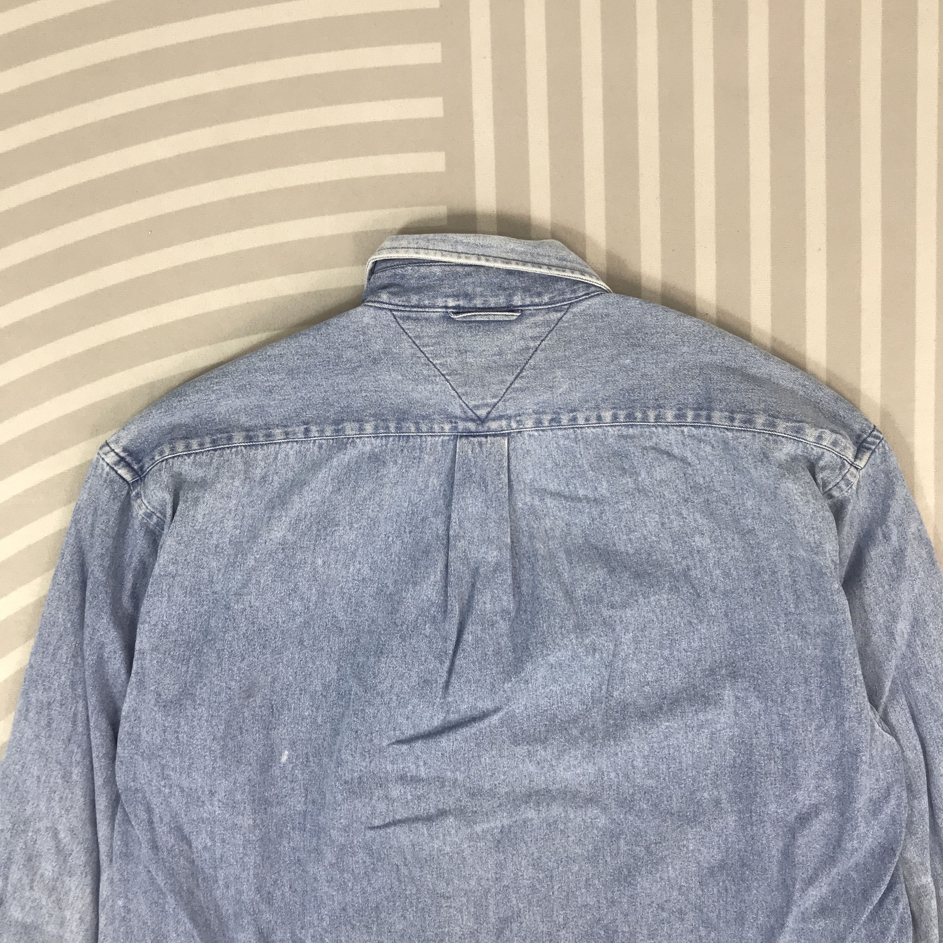 Tommy Hilfiger Vintage Tommy Hilfiger denim button up shirt K44B58 Size US L / EU 52-54 / 3 - 4 Thumbnail
