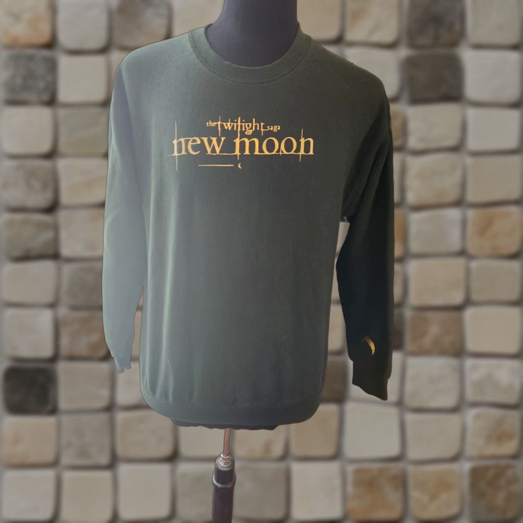 Gildan The Twlight Saga Sweatshirt New Moon Dark Green Size Medium Size M / US 6-8 / IT 42-44 - 1 Thumbnail