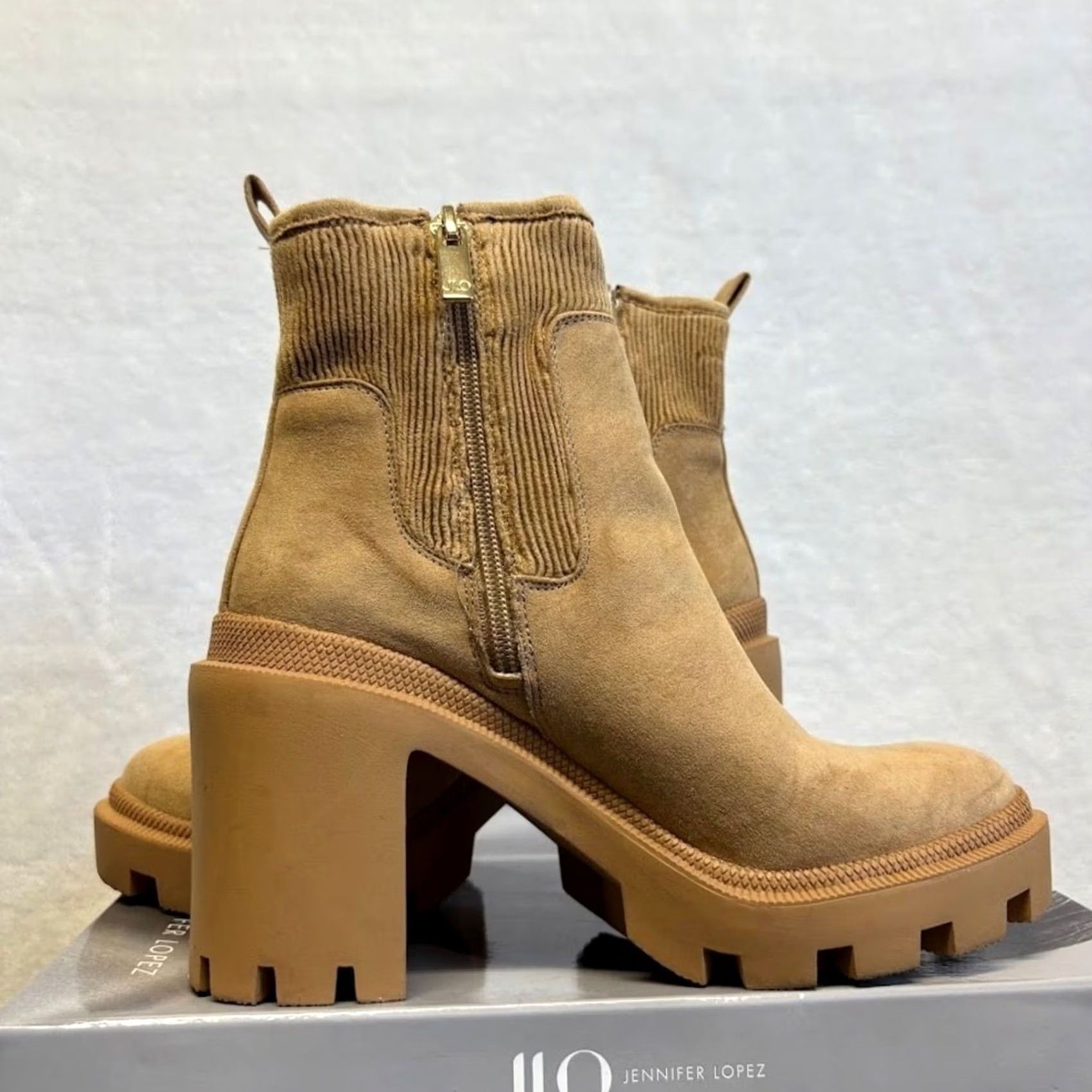 Vintage J.Lo Chelsea Boots Tan Suede Lug Sole Block Heel Y2K Ankle Booties Size 6.5 Size US 7 / IT 37 - 7 Thumbnail
