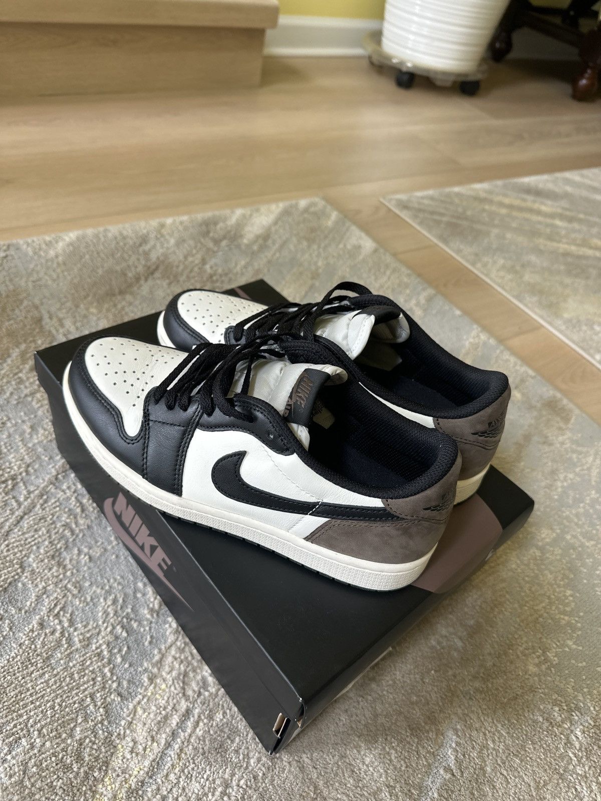 Jordan Brand Jordan 1 Low Mocha Size US 8 / EU 41 - 10 Thumbnail