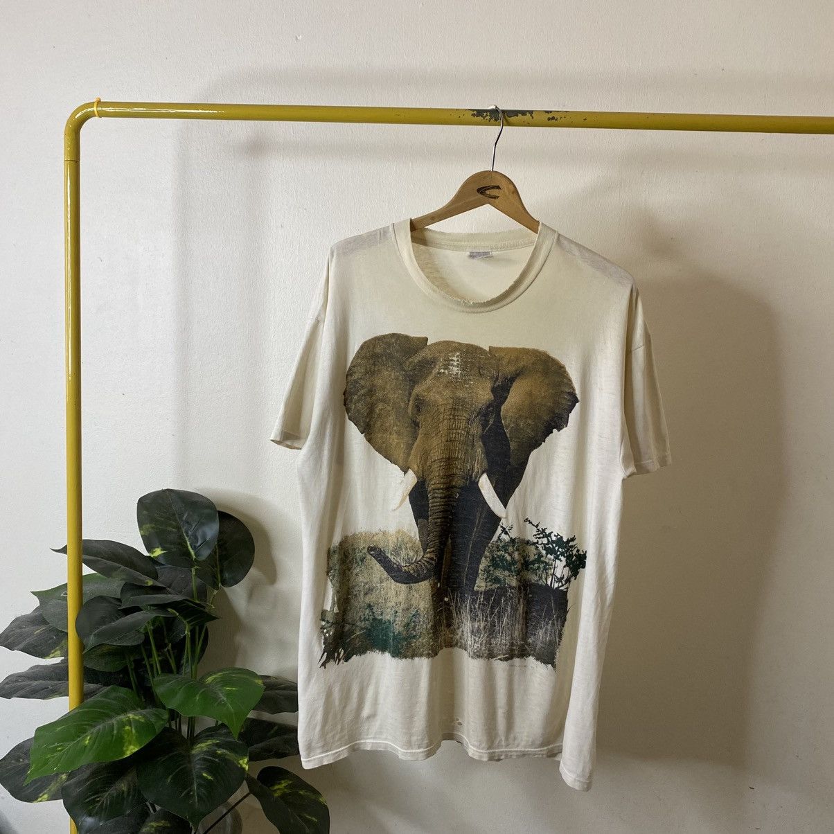 Habitat Vintage 90s Animal Elephant Big Graphic Distressed T Shirt Size US L / EU 52-54 / 3 - 1 Thumbnail