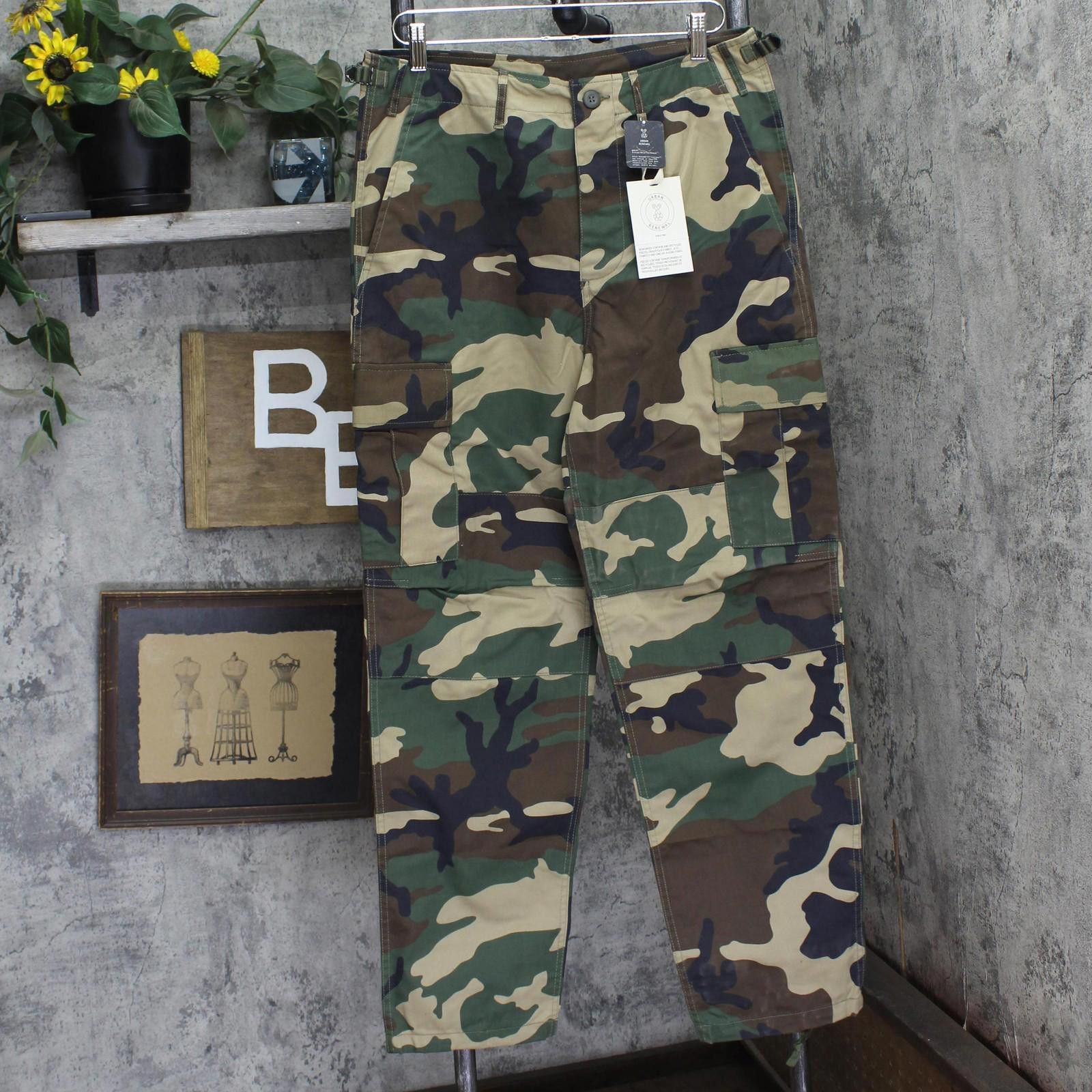 Urban Renewal Nwt Urban Renewal Military Straight Leg Pants Green Camo S Size 28" / US 6 / IT 42 - 1 Thumbnail