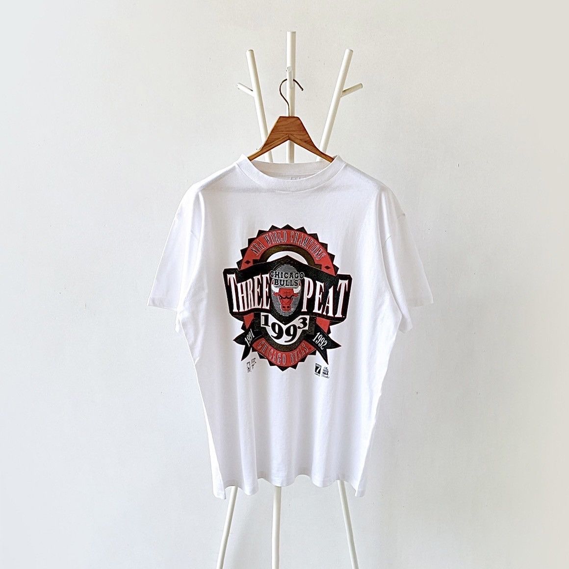 Vintage 90s Chicago Bulls NBA t-shirt/ XL Size US XL / EU 56 / 4 - 1 Thumbnail