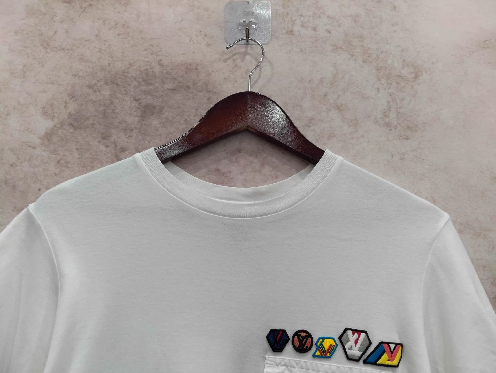Louis Vuitton LV White Badge Pocket Embroidered Short Sleeve T-shirt S Size S / US 4 / IT 40 - 3 Thumbnail