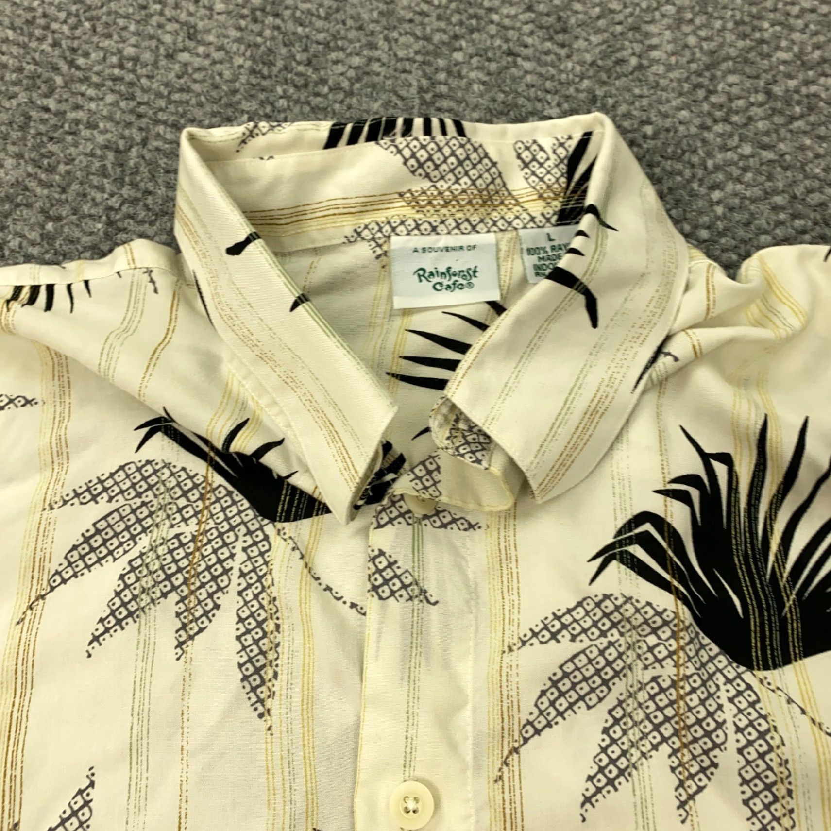 Disney Rainforest Cafe Mens Large Beige Hawaiian Shirt Beach Tropical Disney Rainforest Cafe Button-Up Short Sleeve Casual Casualwear Size US L / EU 52-54 / 3 - 2 Thumbnail