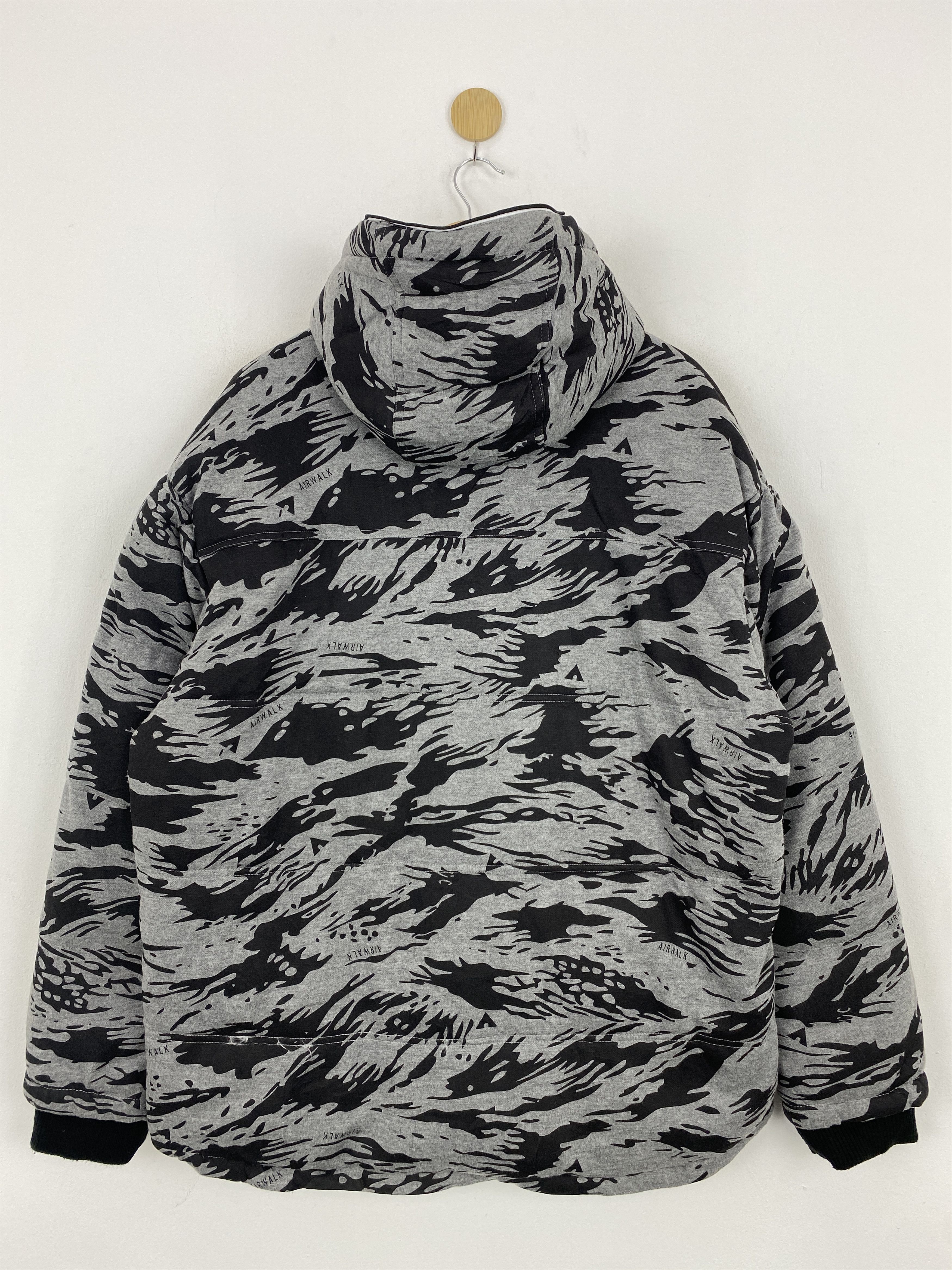Vintage Vintage Airwalk Camouflage Hoodie Puffer Jacket J1927 Size US XXL / EU 58 / 5 - 3 Thumbnail