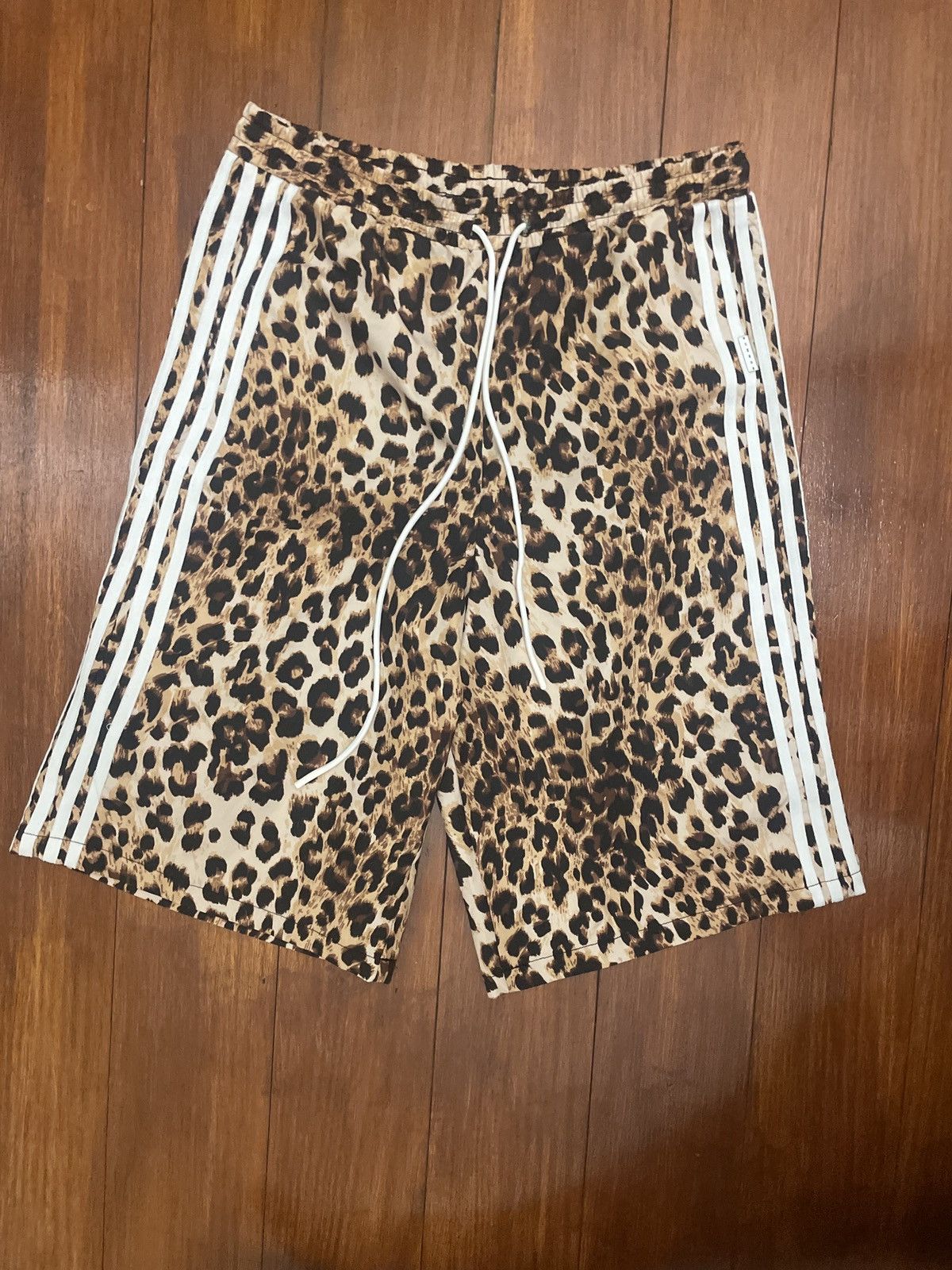 Other Striped Cheetah Print Shorts Size US 34 / EU 50 - 1 Thumbnail