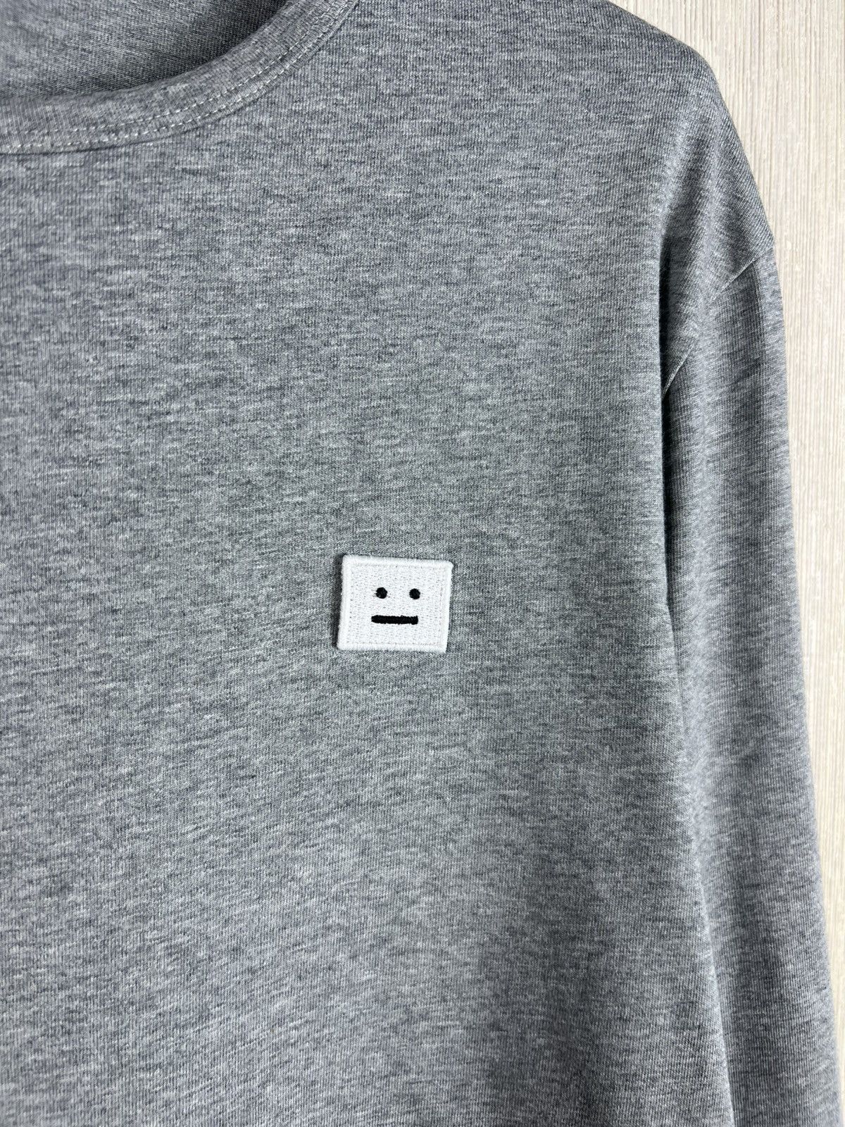 Acne Studios Acne Studios tage face chest logo emote long sleeve tee Size US L / EU 52-54 / 3 - 7 Thumbnail