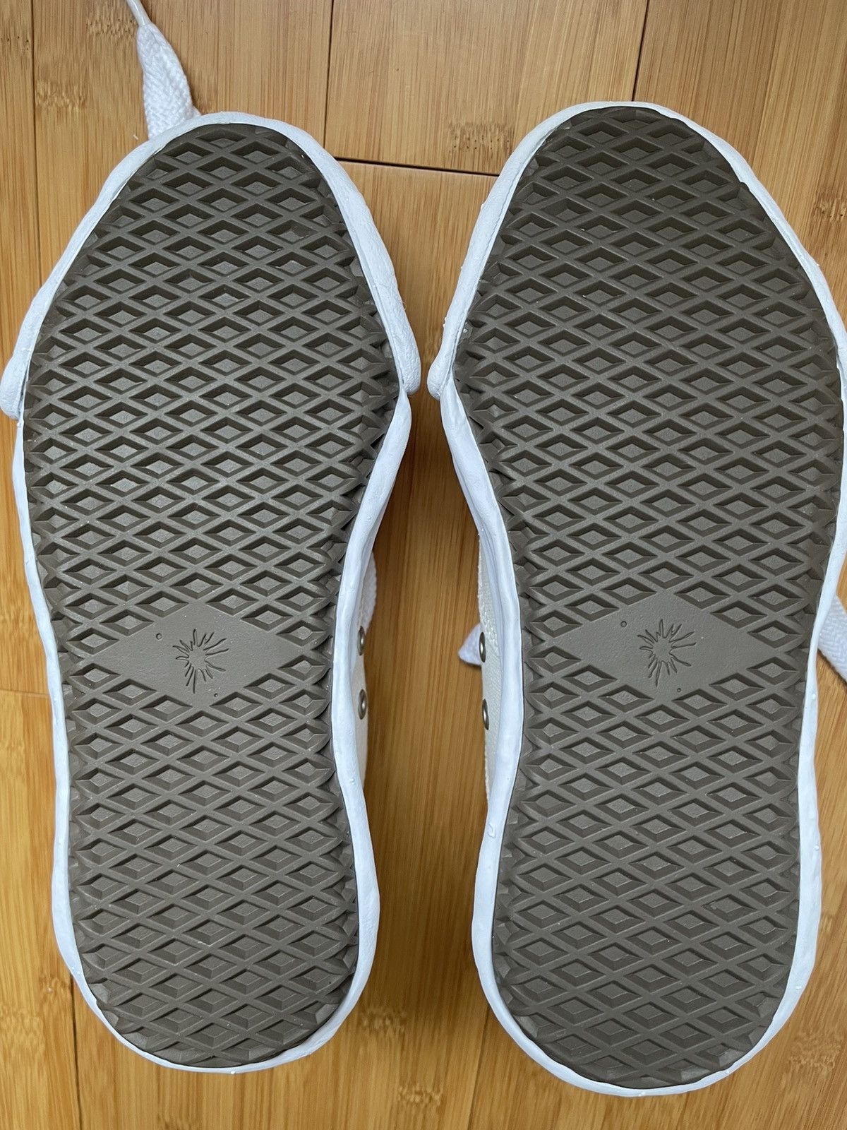Maison MIHARA YASUHIRO Maison Mihara Yasuhiro White Low Top Sneakers Size 37 Size US 6 / IT 36 - 11 Thumbnail
