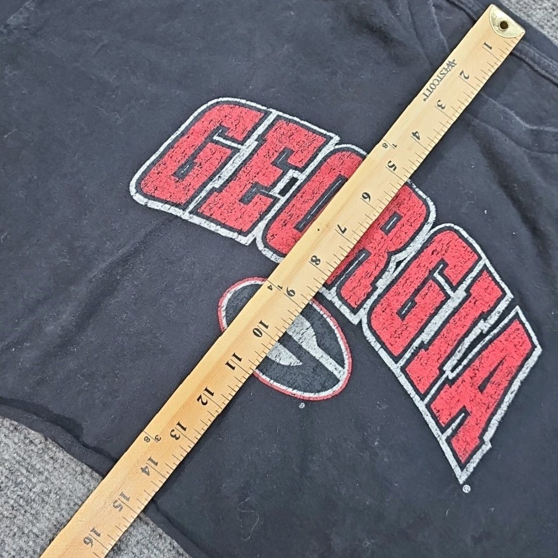 Vintage Georgia Bulldogs Crop T-Shirt Black XL Lady College Football Front Graphic Tee Size US XL / EU 56 / 4 - 5 Thumbnail