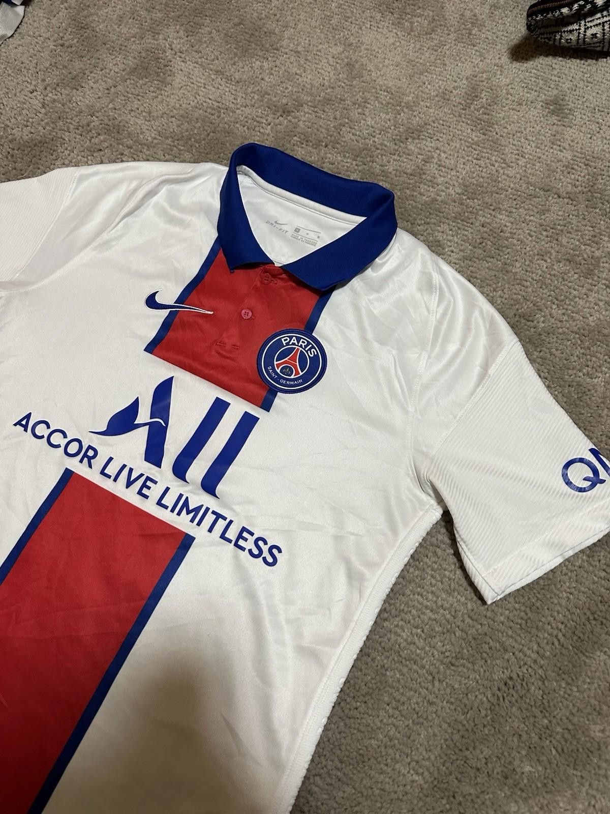 Nike Paris Saint-Germain 2020/21 Away Football Shirt Socc Jersey Size US M / EU 48-50 / 2 - 4 Thumbnail