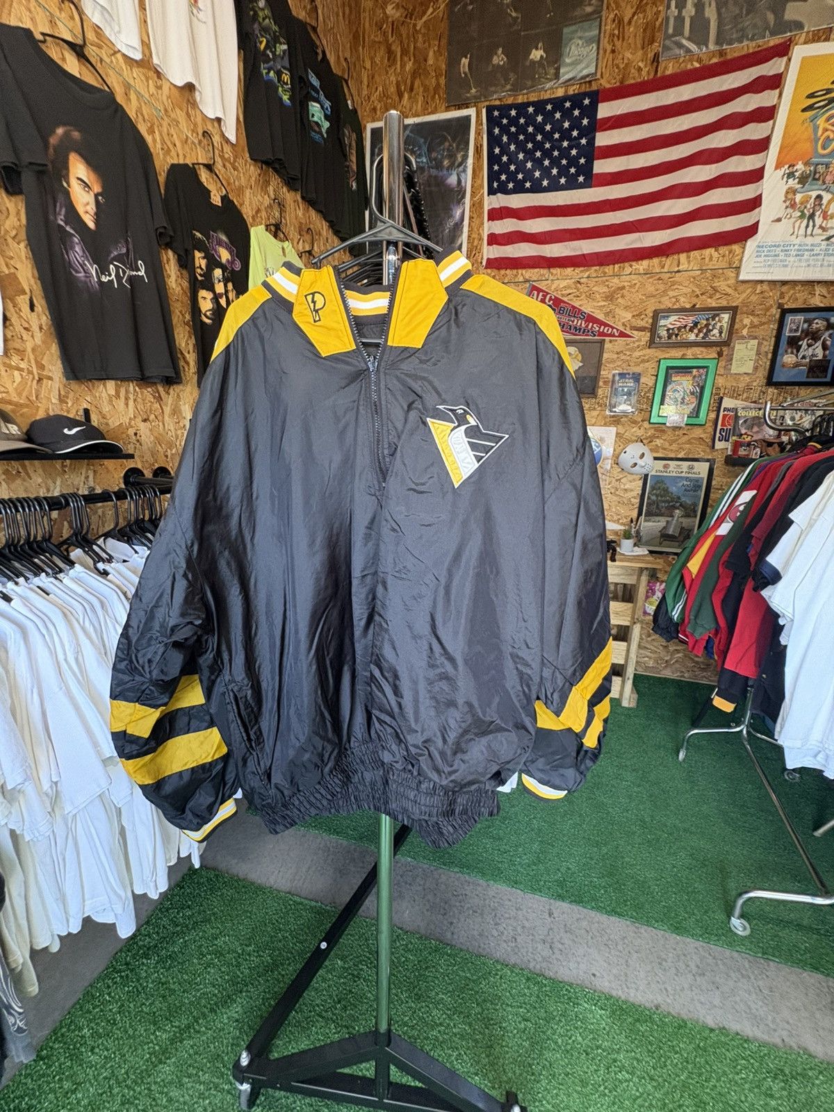NHL 1990's Pittsburgh Penguins Pro Player Windbreaker Size US XL / EU 56 / 4 - 1 Thumbnail