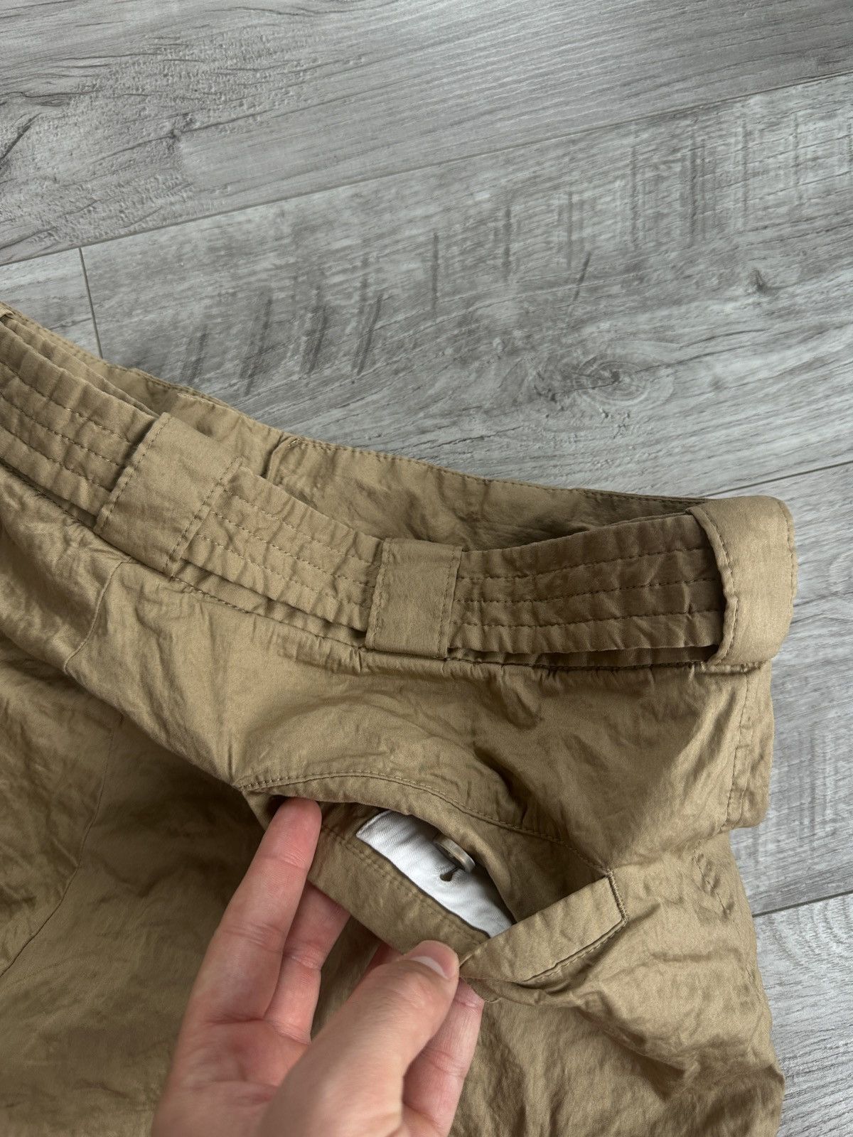 Prada Prada SS24 beige Cargo Men’s belted logo shorts Size US 32 / EU 48 - 15 Thumbnail