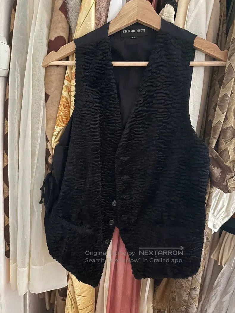 Ann Demeulemeester Ann Demeulemeester Black Shearling Vest . Size US S / EU 44-46 / 1 - 1 Thumbnail