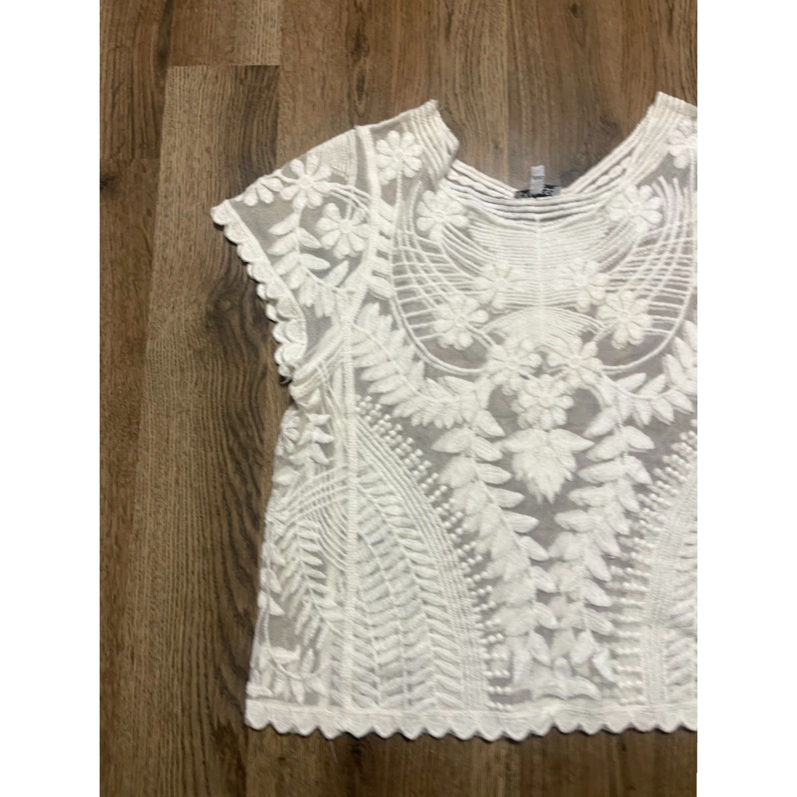 Express Express Shirt Women's XS White Floral Lace Lightweight Size XS / US 0-2 / IT 36-38 - 3 Thumbnail