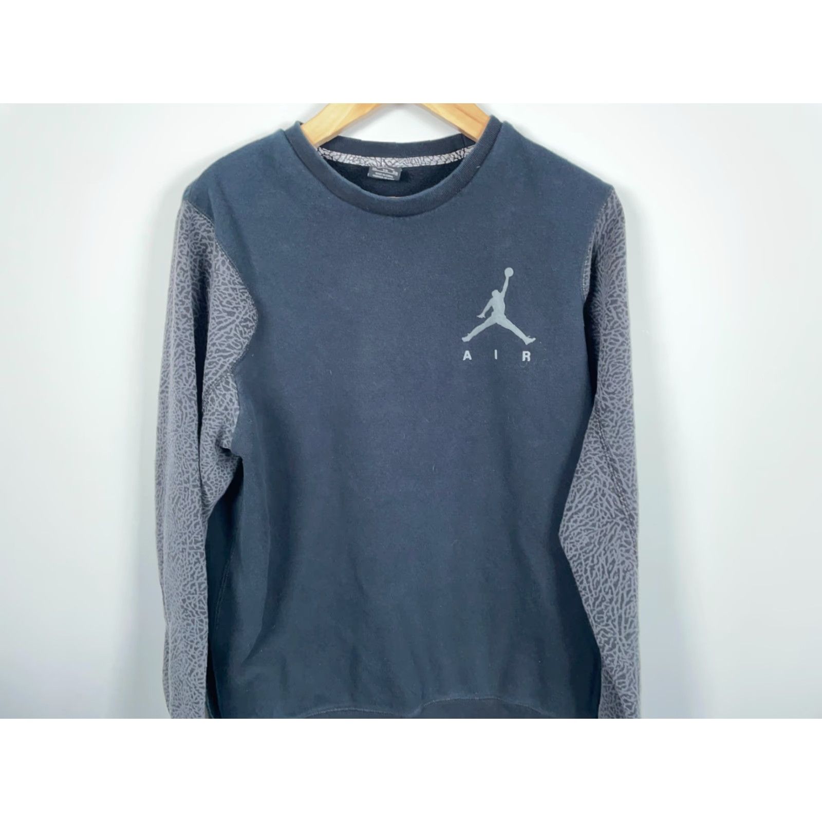 Jordan Brand Air Jordan 3 Cement Sweatshirt Men's XL Black Gray Elephant Crewneck Nike Size US XL / EU 56 / 4 - 4 Thumbnail
