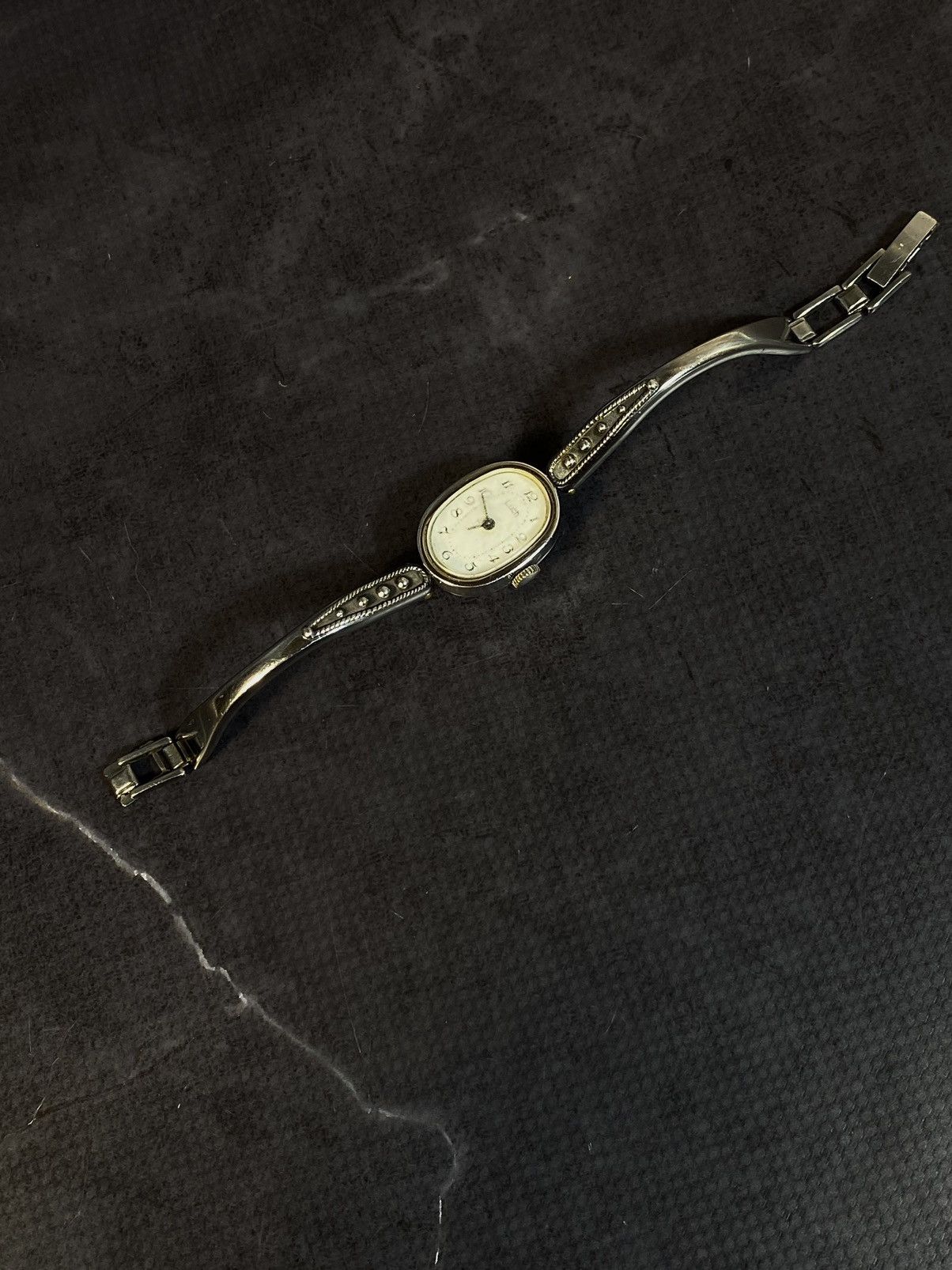 Jewelry Vintage Luch Silver Oval Watch - Retro Charm Size ONE SIZE - 4 Thumbnail