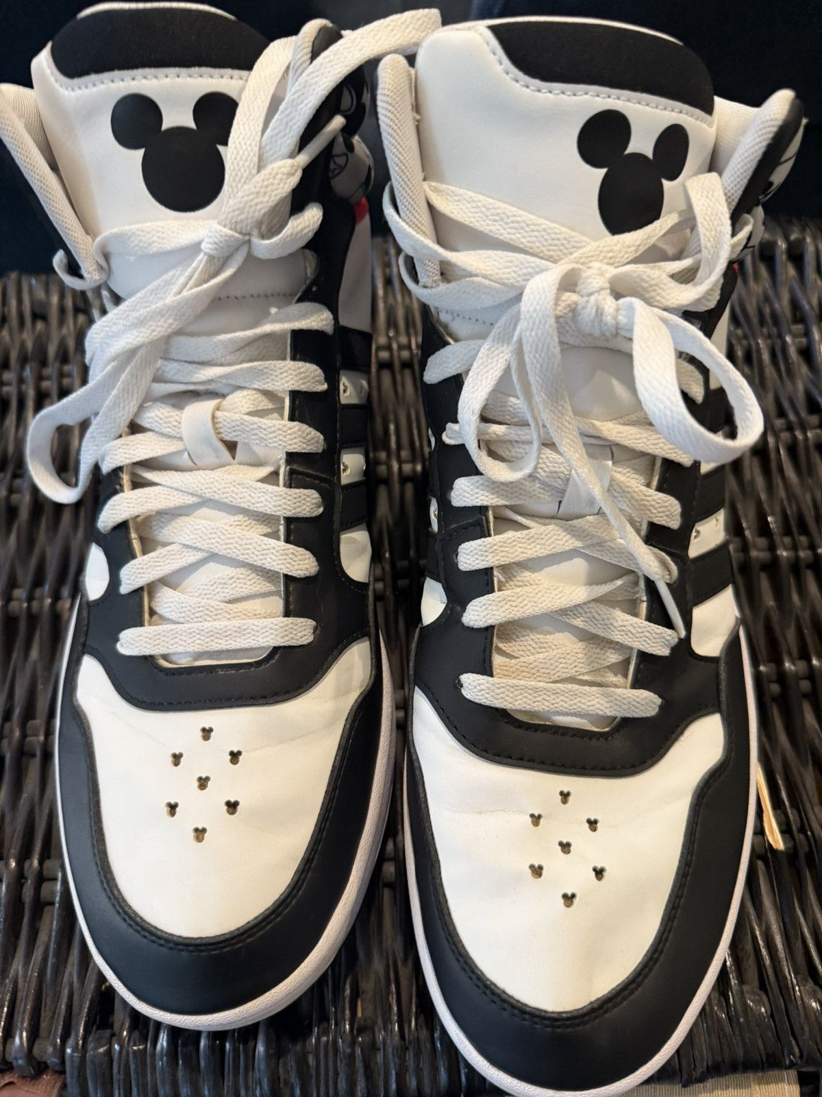 Adidas adidas x Mickey Mouse hoops Size US 13 / EU 46 - 2 Thumbnail