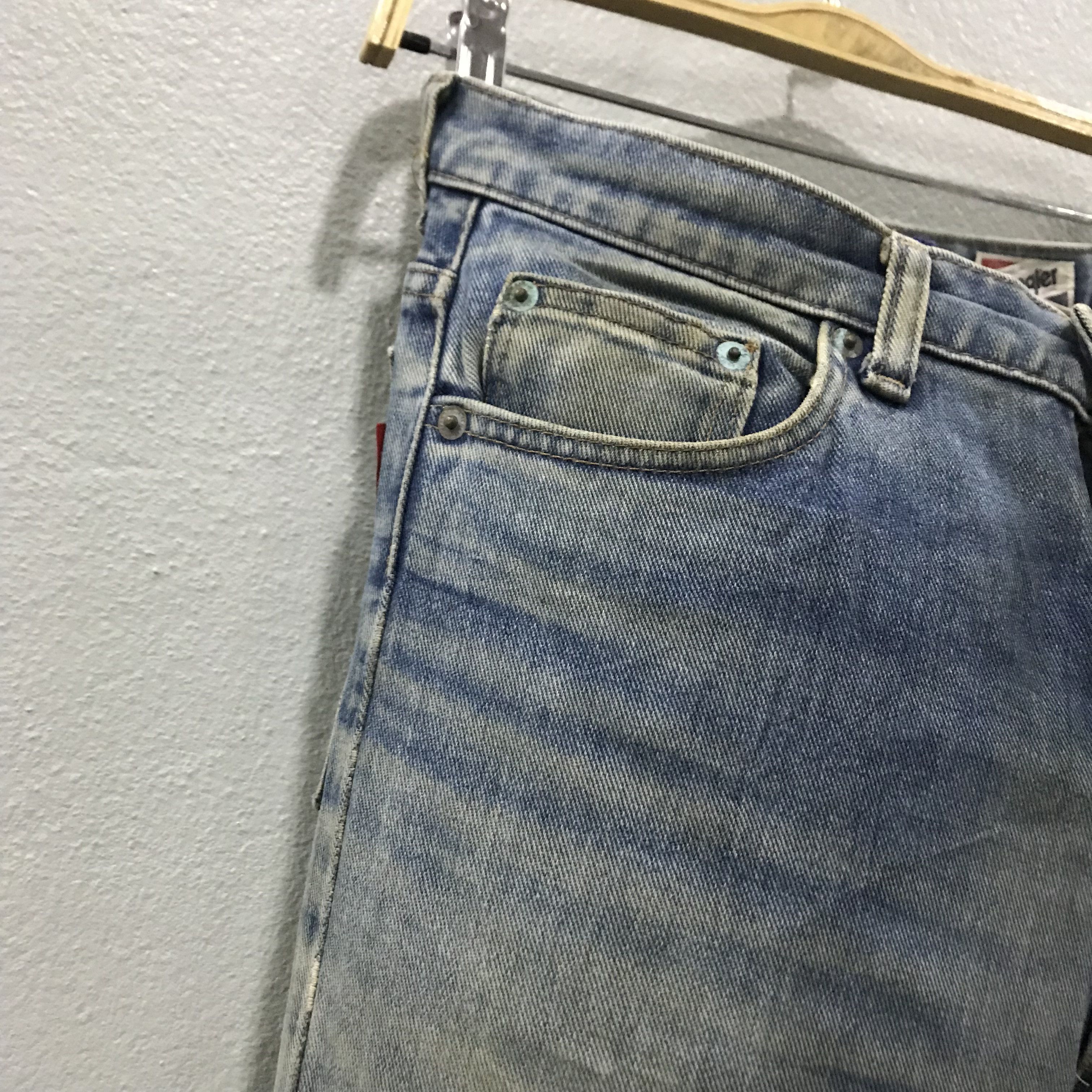 Wrangler Wrangler Neo Nine Faded Light Wash High-Rise Straight Leg Size US 29 - 9 Thumbnail