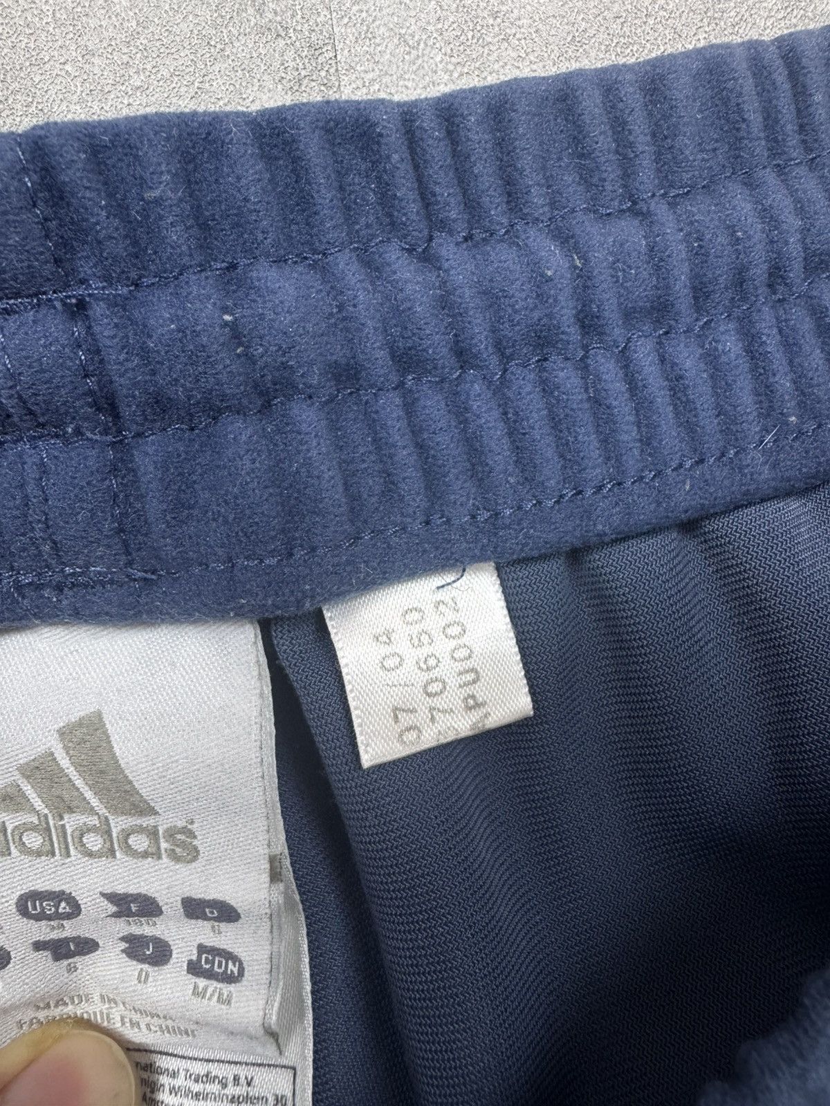 Vintage Adidas Velour Track Pants Vintage Three Stripes 2004 Size US 32 / EU 48 - 7 Thumbnail