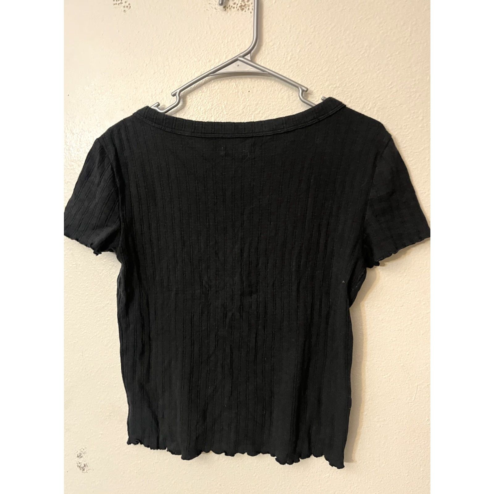 American Eagle Outfitters American Eagle Outfitters Henley T-Shirt Women's Medium Black Size M / US 6-8 / IT 42-44 - 2 Thumbnail