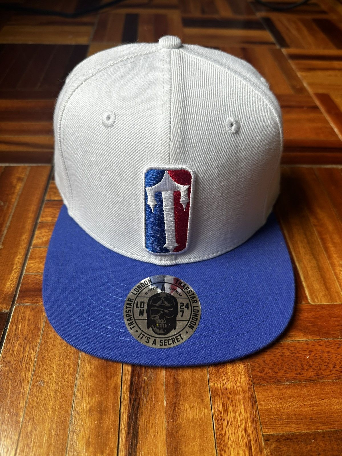 Trapstar London Trapstar London Snapback Hat White Blue Logo Adjustable Cap Size ONE SIZE - 1 Thumbnail